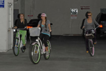 15823755_HHWGZMUWF - Miley Cyrus on a Bicycle