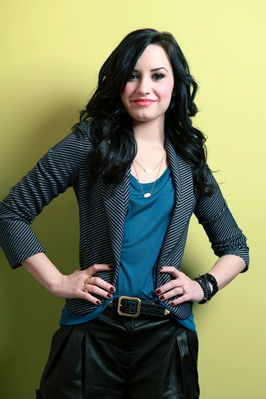 Photoshoot-demi-lovato-17651564-266-399