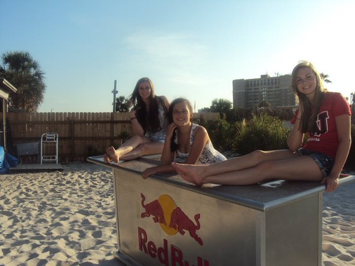 Red Bull gurls.