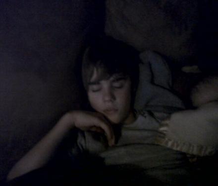 justin-bieber-sleeping - Justin Bieber sleeping