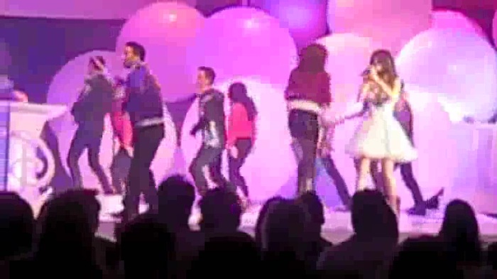 SELENA GOMEZ Performs Live with BELLA. ZENDAYA and Entire SHAKE IT UP Cast! 039