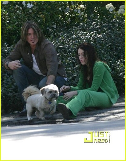 miley-cyrus-stray-dog-14