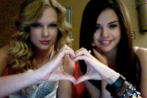 taylor-swift-and-selena-gomez-heart-589x394_large