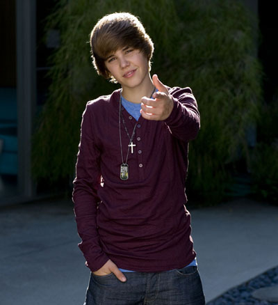 He-s-pointing-at-me-JK-justin-bieber-9098273-400-438