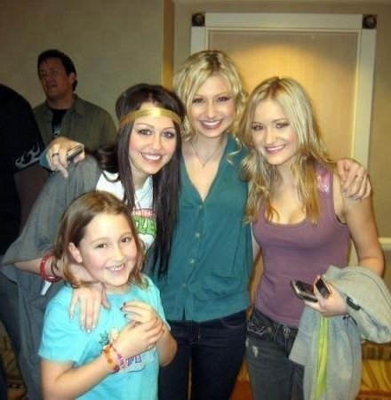 aly,miley,aj and one fam