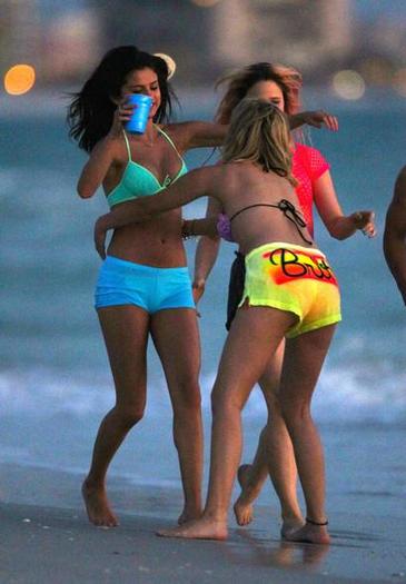 Spring+Breakers+Actress+Vanessa+Hudgens+films+HdzBaXYbiRLl