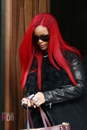 normal_010 (1) - x - Rihanna - x