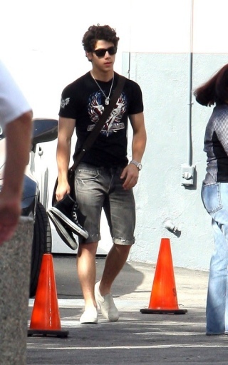 normal_nick-jonas-032010-9 - Nick-Out at a Studio in Los Angeles