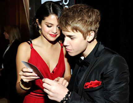 selena-justin-nick_430_1