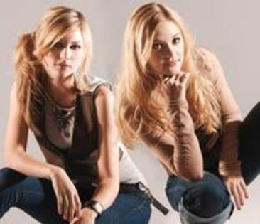 10822368_RZCPBEAGW - beautiful pictures with Aly and AJ