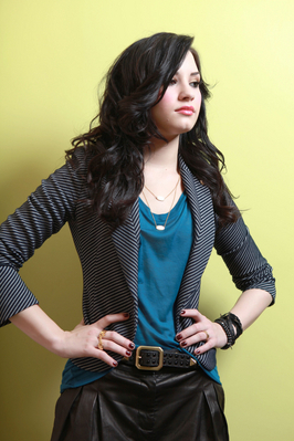 Photoshoot-demi-lovato-17651571-266-399