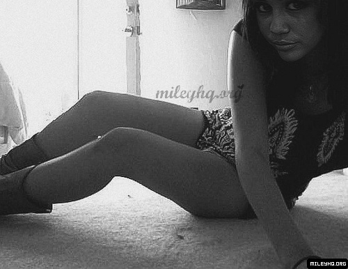 Miley Cyrus Personal Photos 001 (72)