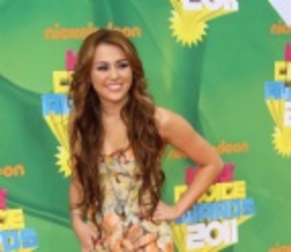 7780666 - miley  out of step on the red carpet