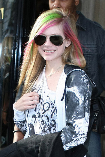 Avril - Colorful (K) (3)