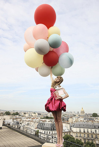 advertisement-baloons-cute-fashion-girl-parfume-Favim.com-45043
