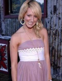 Ashley_Tisdale_1224229861[1]