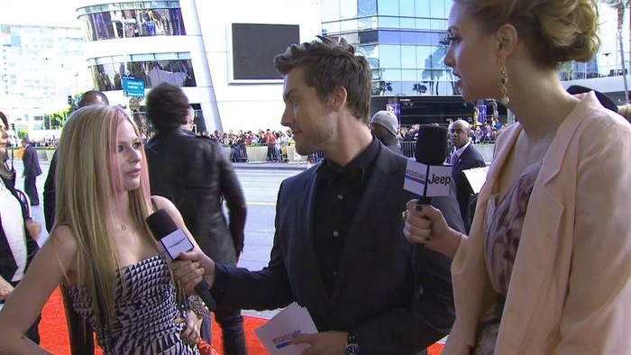 bscap0033 - 2010 - American Music Awards - Red Carpet Interview 01 - Captures by me