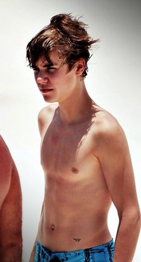 new-justinbieber-2011-sexy-hot-pictures-001[1]