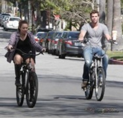 26264018_LTIKNQEIV - x Riding Her Bike in Toluca Lake