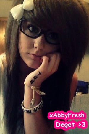 Emo Girl :> Owns Youu >3