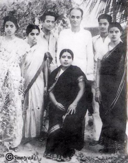Seshendra Sharma's 1st Generation Family : 1949; Seshendra with Parents , siblings and Janaki wife : 1949
