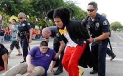 Mickey_Mouse_arrest - Disney Police