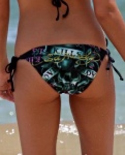 ashley_tisdale_nice_bikini_XJeioRA_thumb - The beach