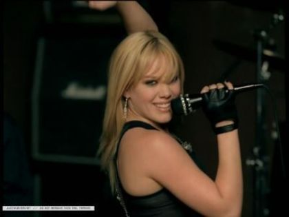 So-Yesterday-Screencap-hilary-duff-5211428-400-300