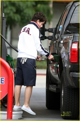 normal_gas003 - Nick-out in pumping gas in LA