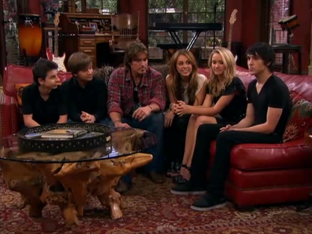 Hannah Montana Forever- Cast Goodbyes 008