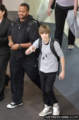~ ~ 1 ~ ~ - Justin Bieber Leaving New Zealand