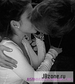 Justin-and-Selena-Gomez-justin-bieber-17943935-300-332