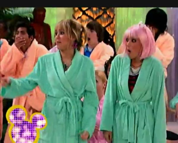 CA5KQ91B 0099 - x Hannah Montana Season Finale Sneak Peek Ad