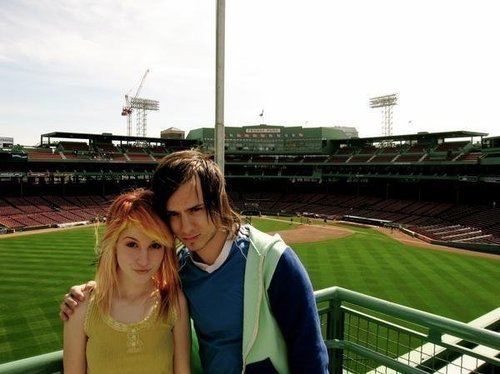 -Old-New-Picture-Of-Hayley-Josh-paramore-10241876-500-374