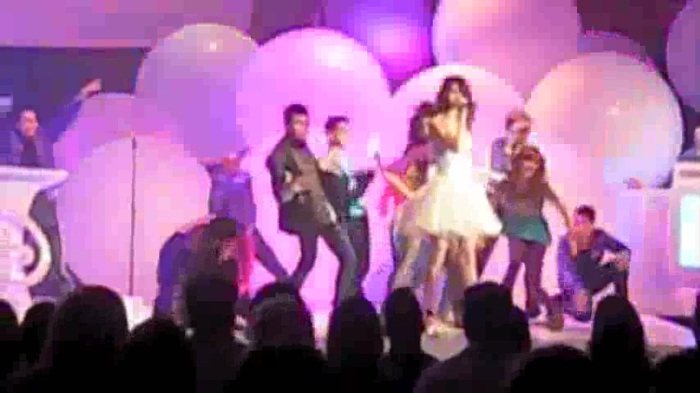 SELENA GOMEZ Performs Live with BELLA. ZENDAYA and Entire SHAKE IT UP Cast! 062