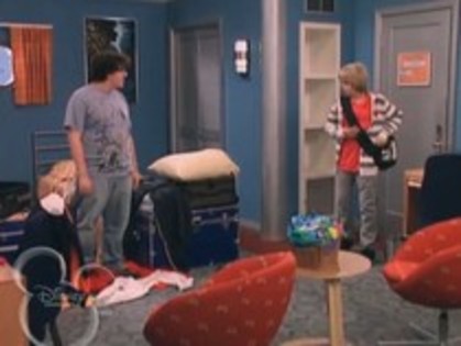 ahh (40) - The suite life on Deck Episode 01