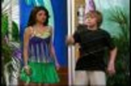 selena gomez in the suite life on deck (37)