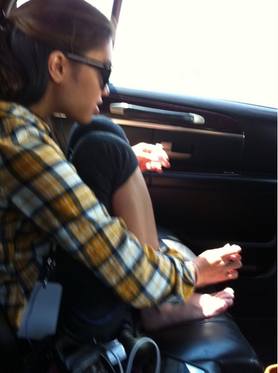 Doing my nails in the car .Hahahahahahaa .