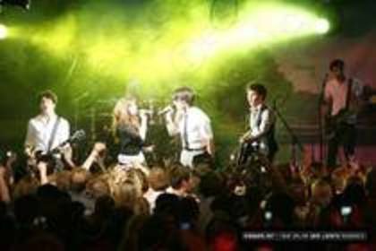 BMAEBXJCXLMZNGMCDNU - camp rock european premier concert