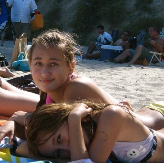 The Beach <33 LOL, Love this pic. :]] - Ashley And Jenny