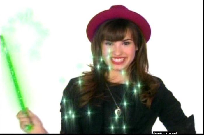 demilovato_net-disneyintro-0007