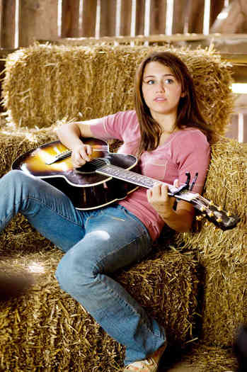 Copy (2) of Copy of Copy of hannah_montana_the_movie31[1]