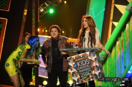 normal_003 - 2010 Kids Choice Awards