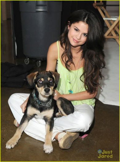 selena-gomez-play-baylor-ellen-01