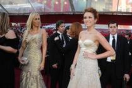 11998391_BIPDFGJTR - x miley oscar 2010