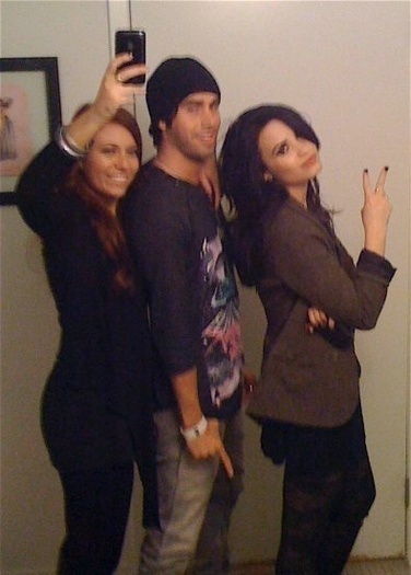 demi-rare-pic-demi-lovato-9735963-376-525