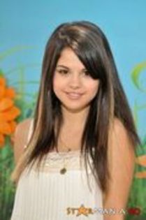 OTJHQSTMNTSSYNUISVV - Selena Gomez