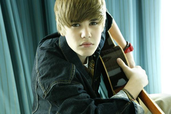 Justin_Guitar - Bieber Facts