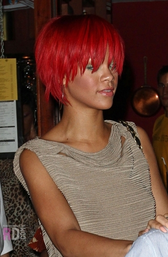 normal_0021 - x - Rihanna - x