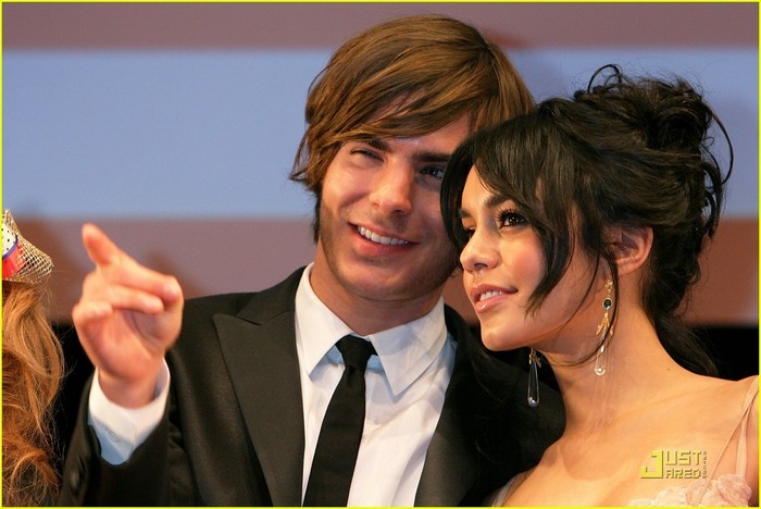 Zanessa-HSM-3-Premiere-Tokyo-Japan-2009-zac-efron-and-vanessa-hudgens-3827871-1222-817